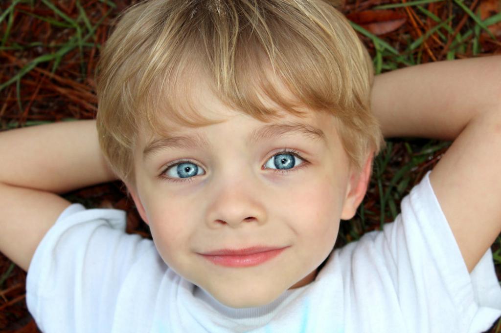 Мальчик с серыми глазами