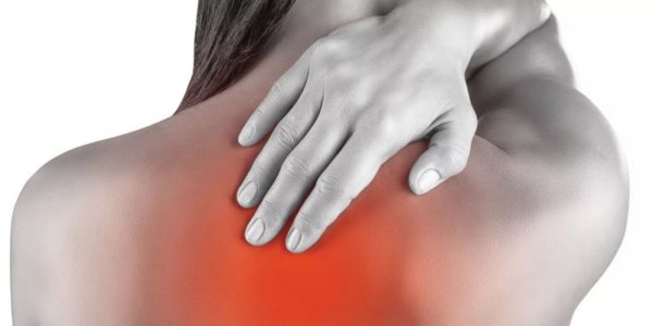 Чем сильнее прогрессирует заболевание, тем интенсивнее проявляются боли в спине